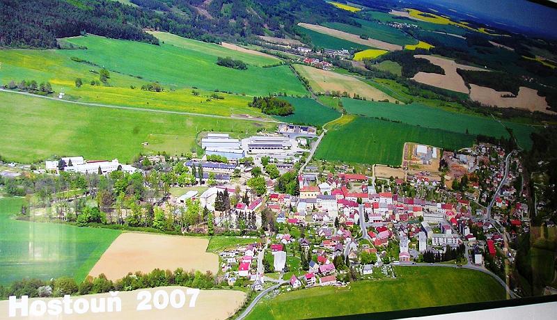Hostoun.JPG - In unserer Partnerstadt Hostoun (Hostau) in Tschechien (hier ein Luftbild) wurde gefeiert.