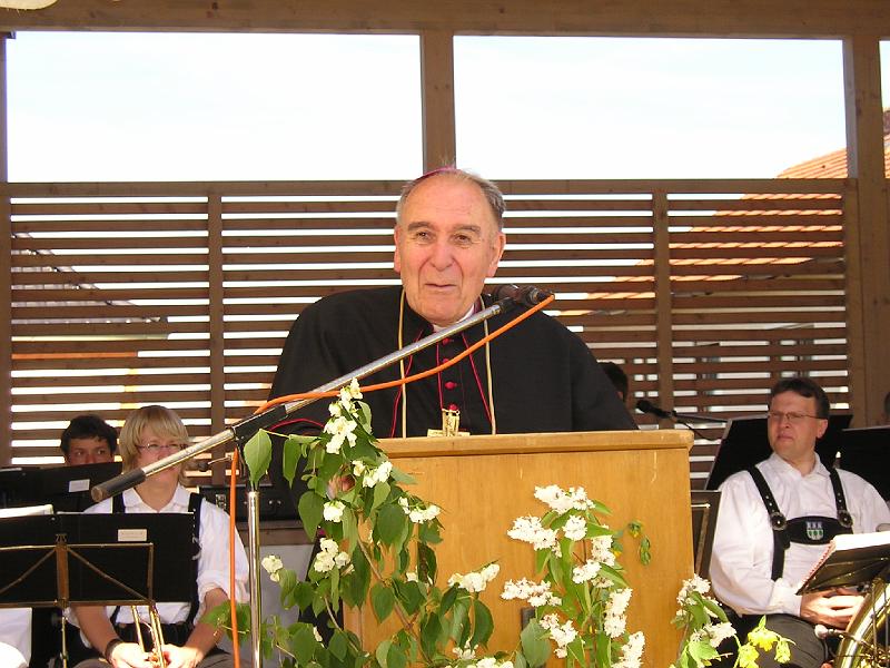 Ansprache_Bischof.JPG - Bischof Manfred Müller bedankt sich mit herzlichen Worten für die Gastfreundschaft in Waldthurn.