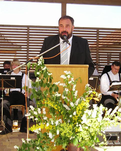 Bgm_spricht.JPG - Bürgermeister Josef Beimler versicherte dem Bischof, dass die Kirche in Waldthurn lebt.