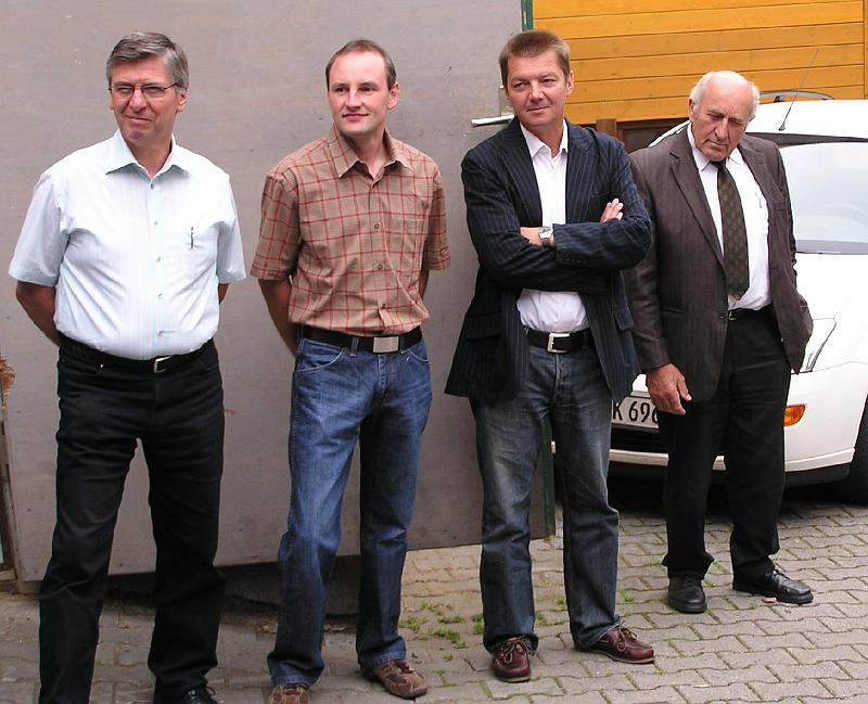 Runde_3.JPG - Stv. Landrat Willi Neuser (rechts) mit weiteren Markträten.