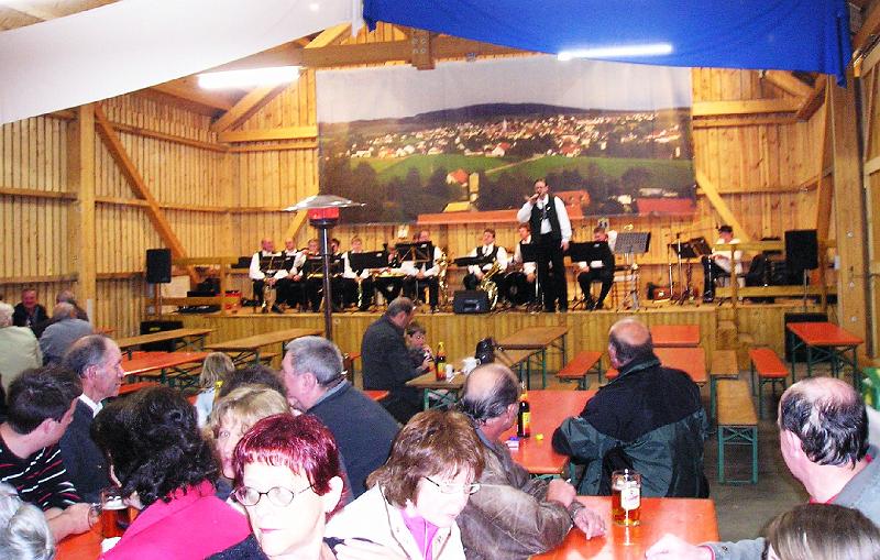 Trachtenkapelle.JPG - Fest der Trachtenkapelle Waldthurn an Fronleichman wird eröffnet.