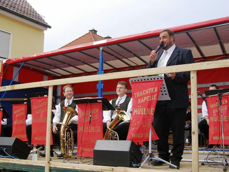 CS_06.JPG - Nach dem Festgottesdienst eröffnete Bürgermeister Josef Beimler das 29. Bürgerfest in Waldthurn.
