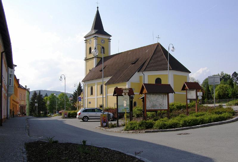 Bela_Kirche.JPG - Der Bau der der Schmerzhaften Maria geweihten Kirche in Bělá nad Radbuzou begann 1696.