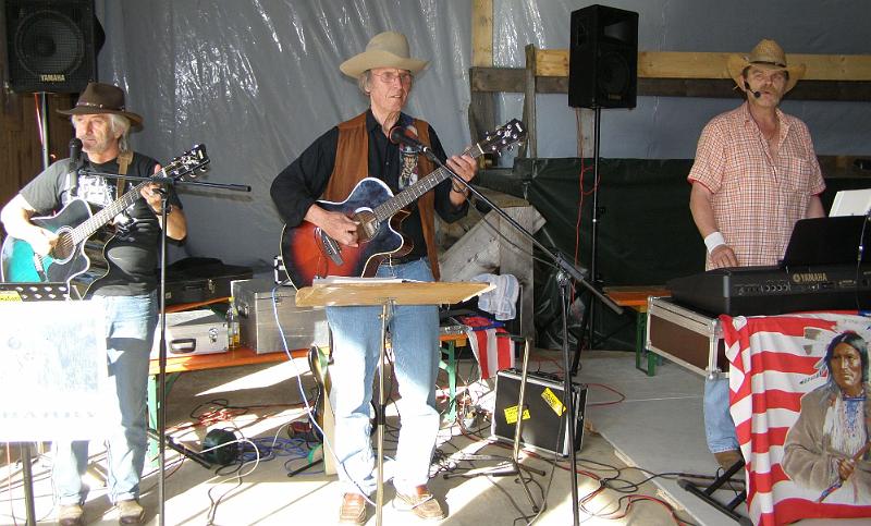 Country_2010_14.JPG - Am Nachmittag sorgten Paul & Harry für Countrymusik.