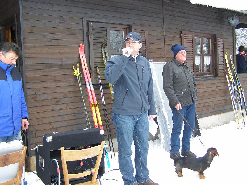 Langl_01.JPG - Werner Pankotsch, Spartenleiter des Skiclubs, begrüßte die Teilnehmer und Fans des Vereinsstaffellaufes 2010.