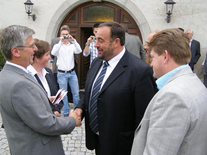 Alois_08.JPG - ...Bürgermeister Josef Beimler mit seinen Stellvertretern und Markträten...