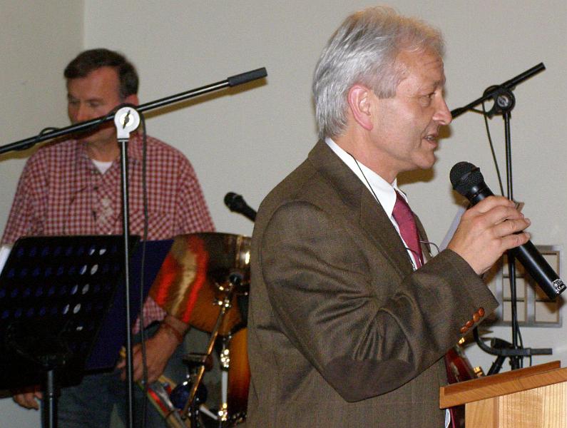 Alois_29.JPG - Rudi Meißner, der Schwager des Jubilars, machte die Moderation.