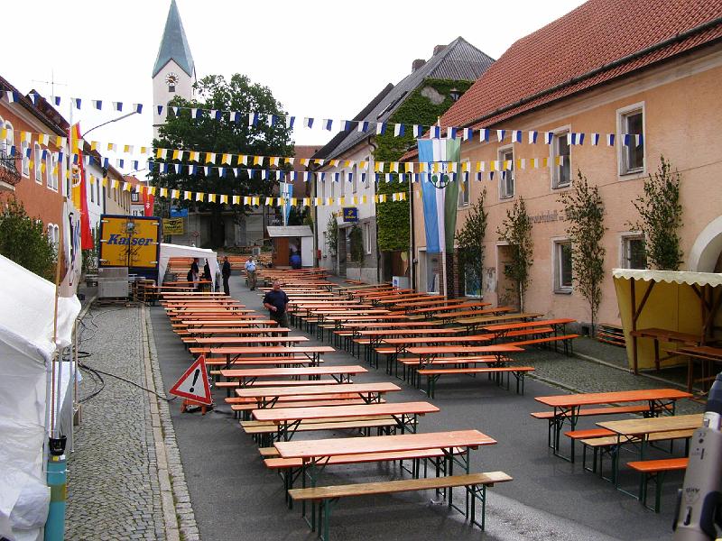 CS_01.JPG - Zum Schluß das Bürgerfest zu verschiedenen Tageszeiten: hier am Morgen während des Gottesdienstes...