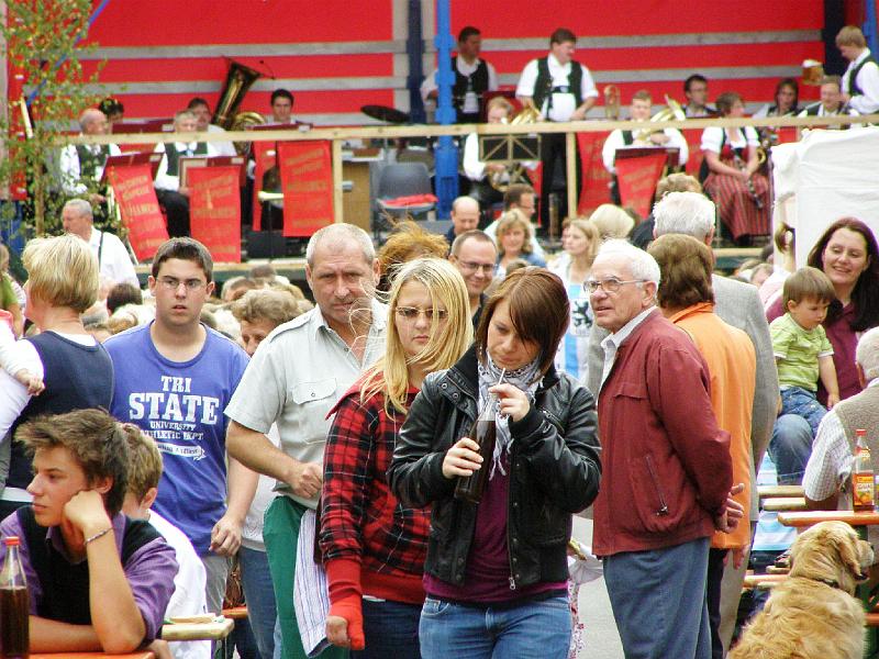 CS_17.JPG - Den ganzen Nachmittag über herrschte ein reges Treiben auf dem Marktplatz.