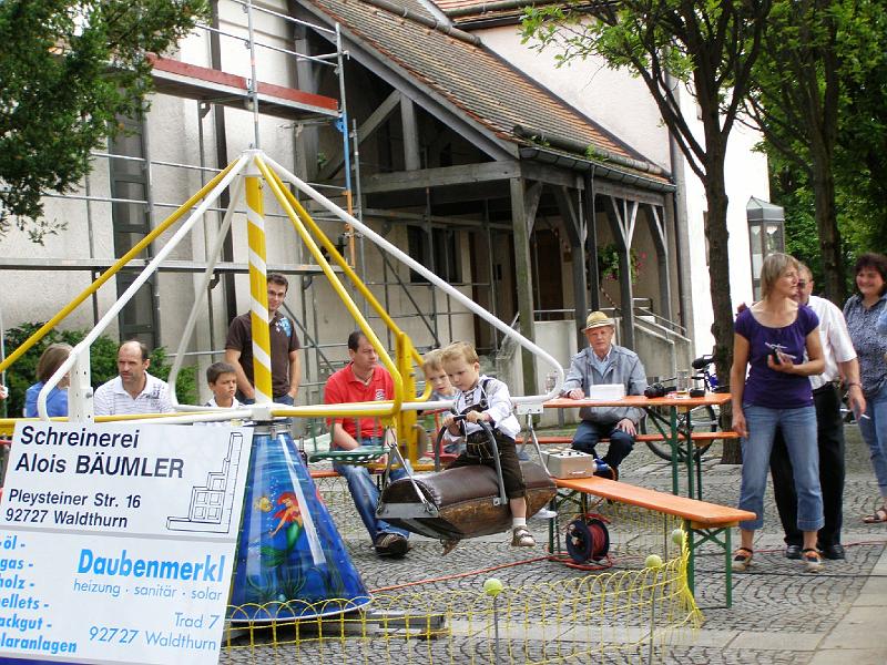 CS_20.JPG - Das Kinderkarrussel war das Richtige für die Kleinsten.