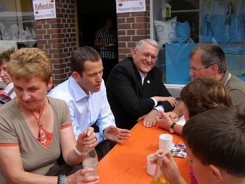 CS_22.JPG - Pfarrer Andreas Renner (Bildmitte) mit MdB Albert Rupprecht (links).