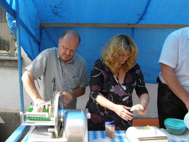 CS_28.JPG - Käse schneiden ist recht mühsam.