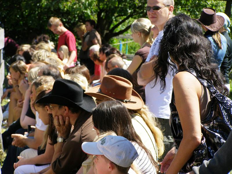 whf_8.JPG - Zahlreiche Zuschauer waren vom Pferdesport begeistert.