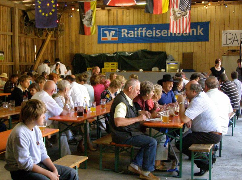 Country_04.JPG - Schon beim Frühschoppen herrschte ein reges Treiben beim Countryfest der CSU auf dem Gursnhof.