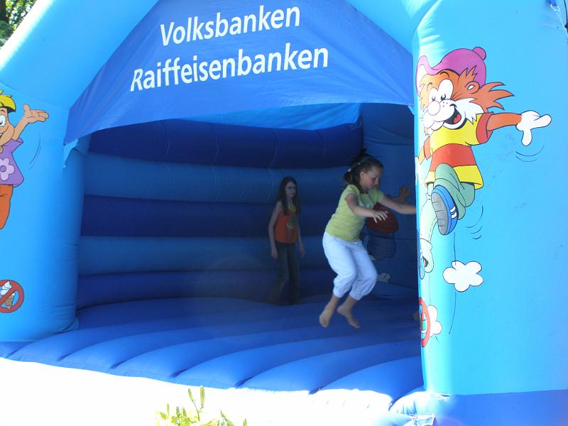 Country_27.JPG - Die Hüpfburg war eine besondere Attraktion beim Countryfest.