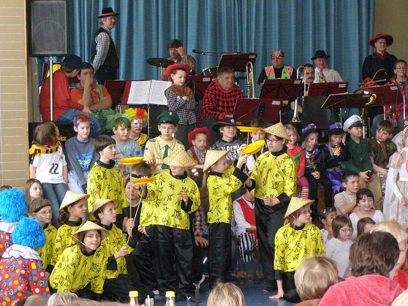 Chinese.JPG - Die Vohenstraußer Prinzengarde mit schönen Kostümen und tollem Auftritt.