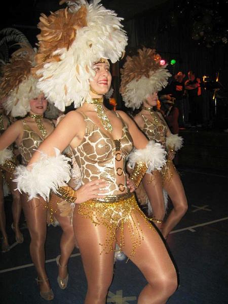 Garde_dj.JPG - Beine, wohin das Auge blickt.