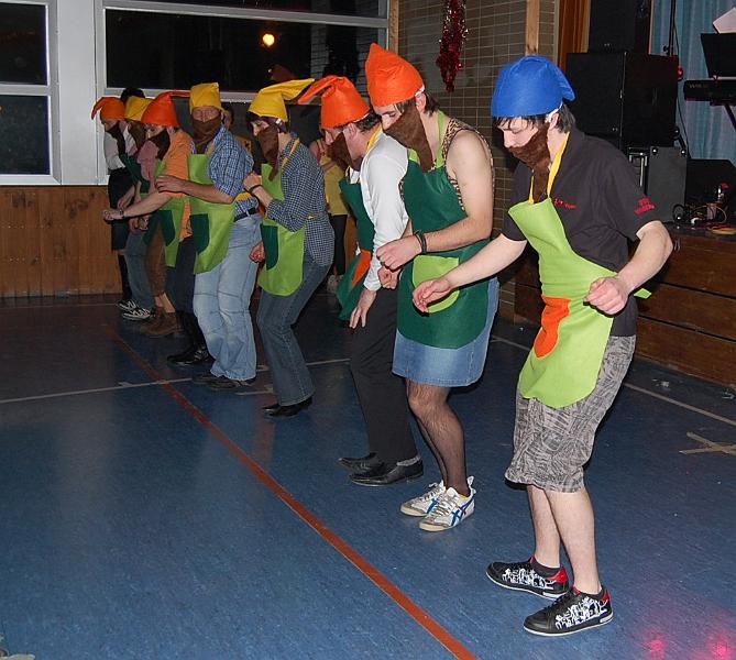 Zwerge_cs.jpg - Die sieben Zwerge beim Faschingsball in Waldthurn.