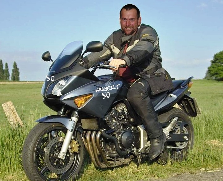 Gr_19.jpg - Ein heiße Nummer: der Traum des Jubilars, eine kräftige BMW.