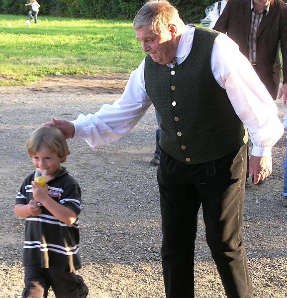 gr_20.jpg - "Konstantin, wenn Du mal größer bist, dann spielst Du auch in meiner Kapelle!"