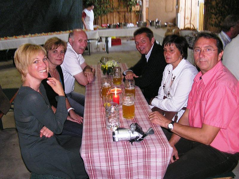 gr_24.jpg - Drei Ehepaare, die Hubert's Leben begleiten, dürfen natürlich beim Feiern nicht fehlen.