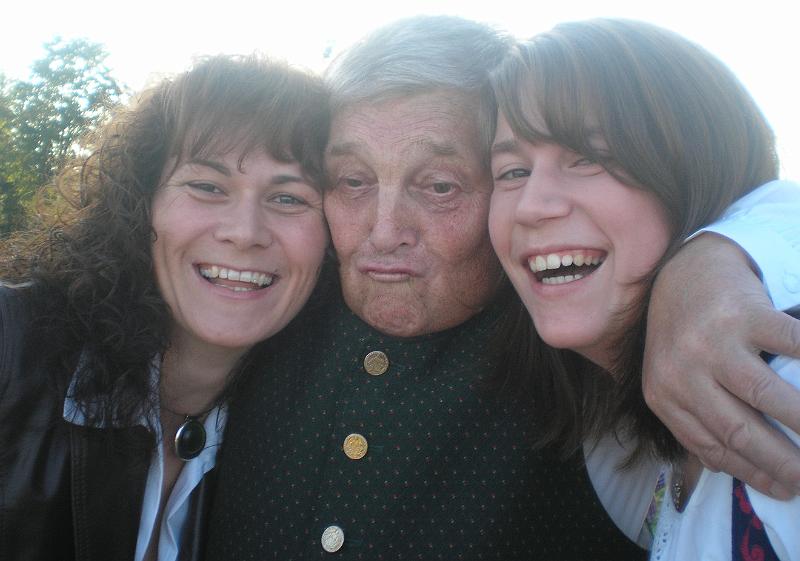 gr_40.jpg - Hübsche Mädels bringen auch einen Kapellmeister in die Zwickmühle.