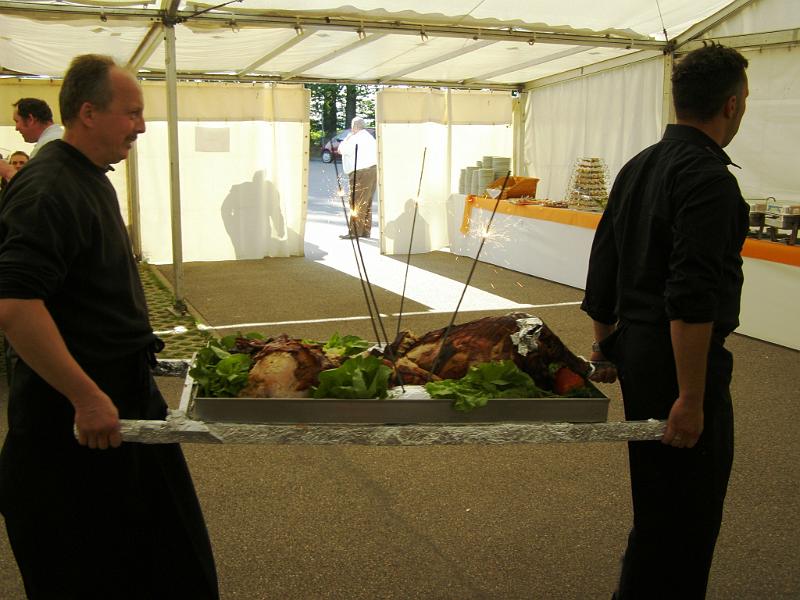Fleisch_kommt.JPG - Auf eine anregende Dekoration wurde selbst beim Essen nicht verzichtet.