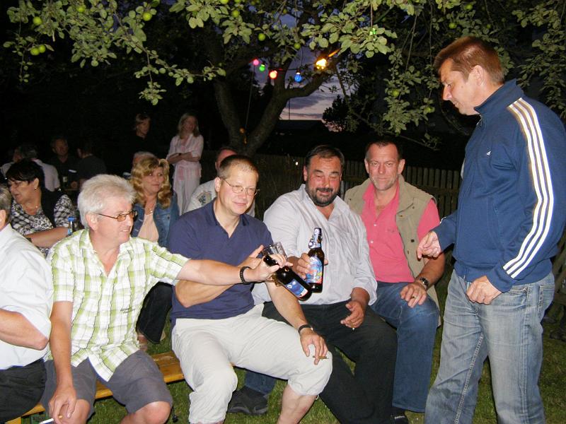 Promi_13.JPG - .... aufbauenden sowie vitaminreichen Sportdrinks kompensiert werden.