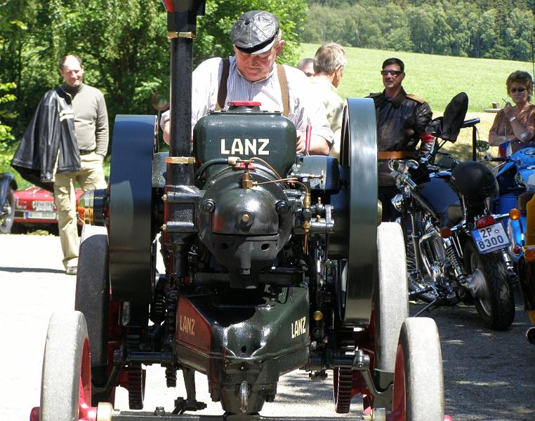 Old_19.JPG - Alfons Gollwitzer mit seinem Lanz läßt Traktorenherzen schneller schlagen.