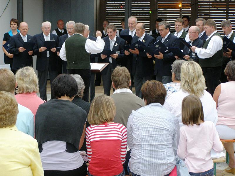 ser_04.JPG - Der Waldthurner Männerchor sang von Heimat und Wein.