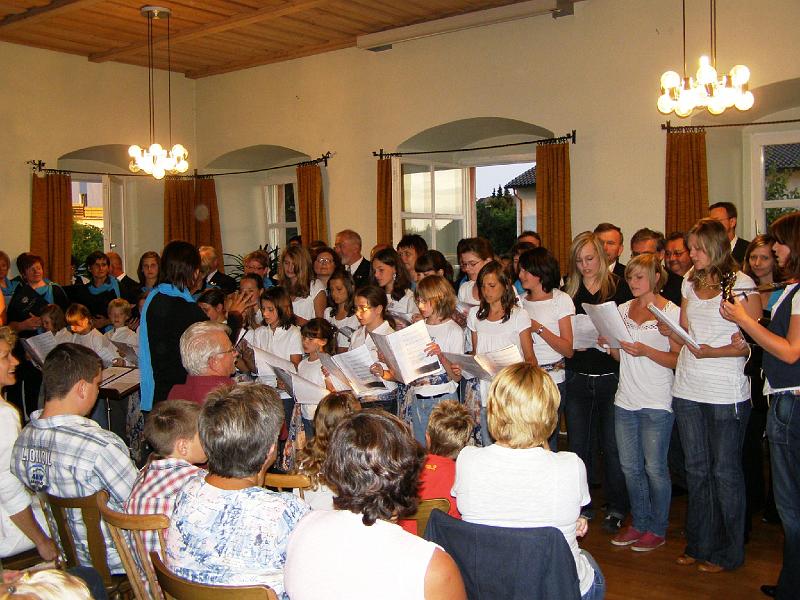 ser_10.JPG - Fröhlich-frech imponierte der tonsichere Kinderchor.