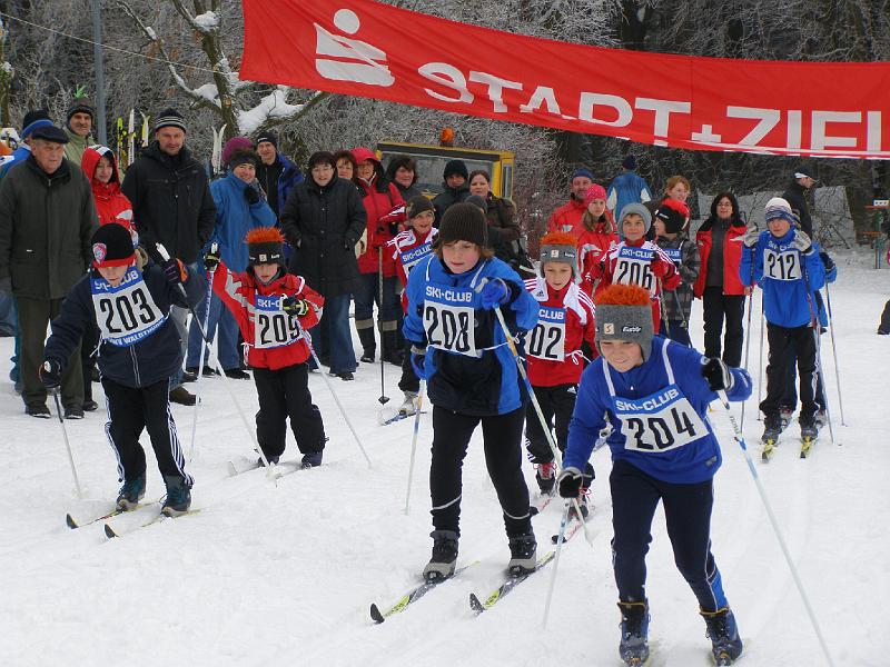 Langl_06.JPG - Mit viel Begeisterung waren die kleinen Skijäger dabei.