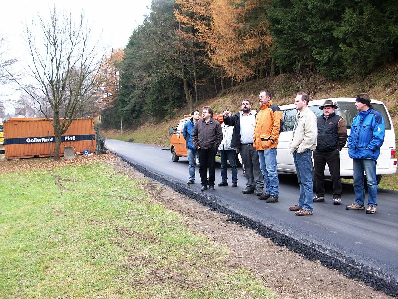 Luhmuehle.JPG - An der Waldthurner Kläranlage auf dem neu geteerten Luhmühlweg.