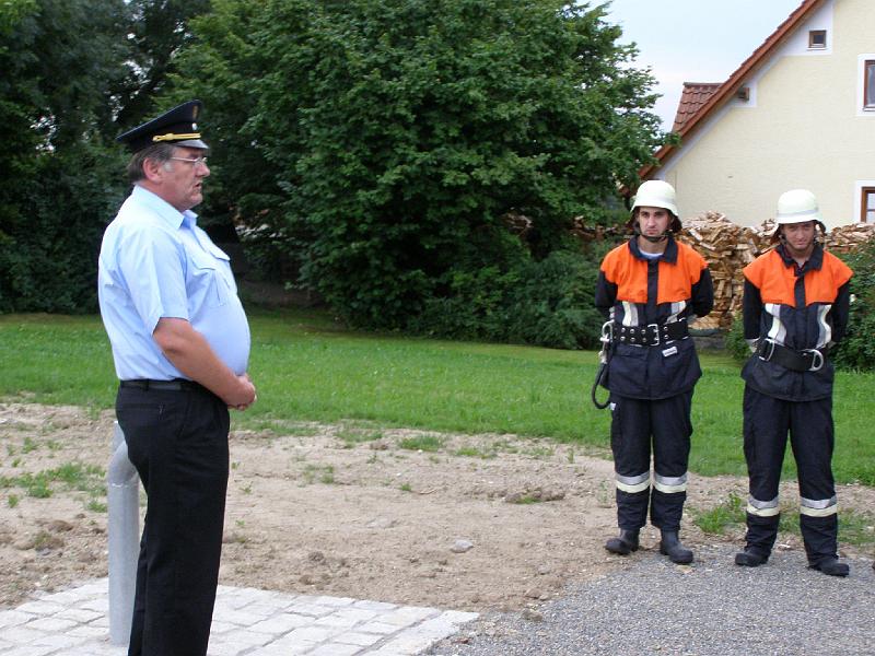 FFW_KBR.JPG - Kreisbrandrat Richard Meier lobt den Aufwand der Marktgemeinde für den Barndschutz.