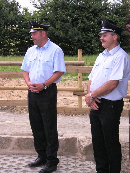 KB_Reden_Woppen.JPG - KBI Hans Rewitzer (links) und KBM Gerhard Gösl hatten anerkennende Wort nach Waldthurn mitgebtacht.