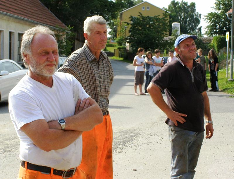 C_Bauhofteam.JPG - Das Bauhofteam um Hugo Götz (links) hat enorm zum Gelingen des Projekts beigetragen.