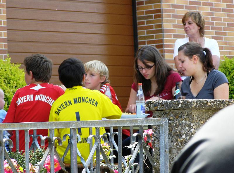 Einw_Spielb_19.JPG - Die Dorfjugend aus Spielberg und Wampenhof war stark vertreten.